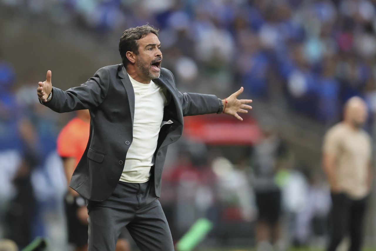 Artur Jorge no banco de reservas