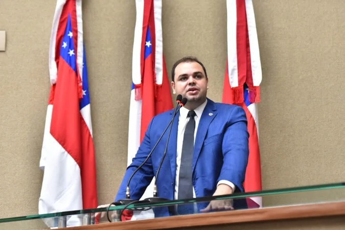 Deputado Roberto Cidade celebra eleição na Assembleia do Amazonas
