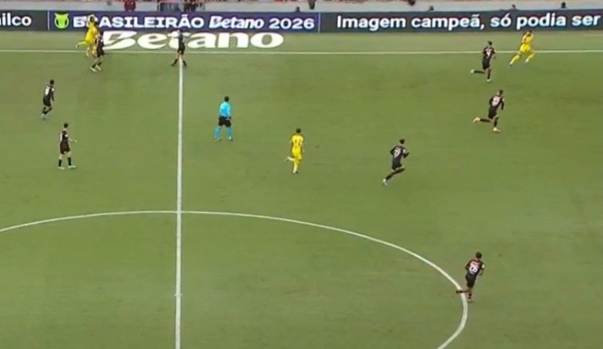 Cobrança de lateral de Reinaldo que gerou marcação de impedimento