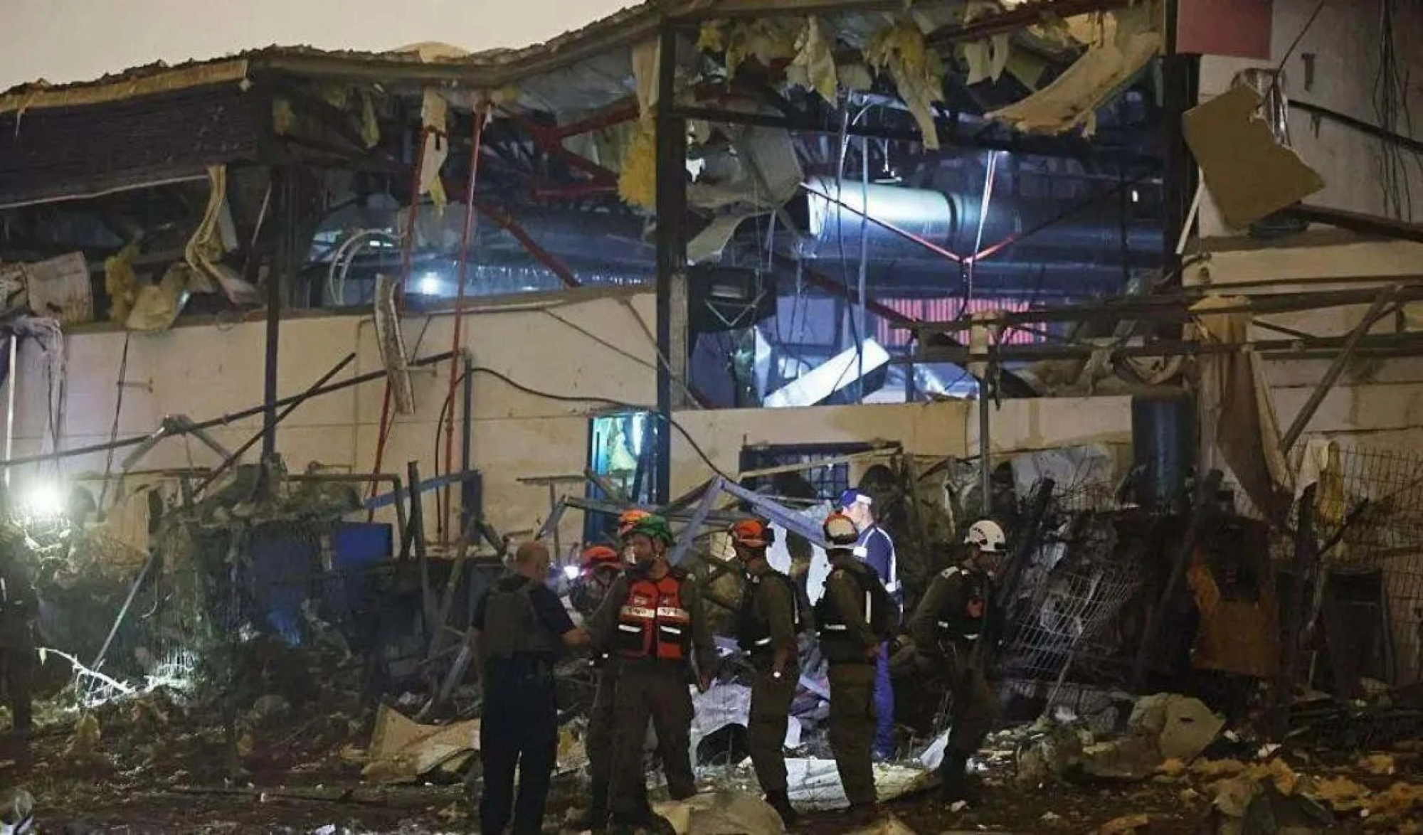 Refinaria Mina al-Ahmadi em chamas após ataque no Kuwait