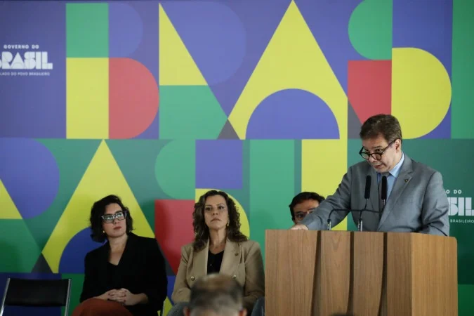 Repórteres em cobertura externa