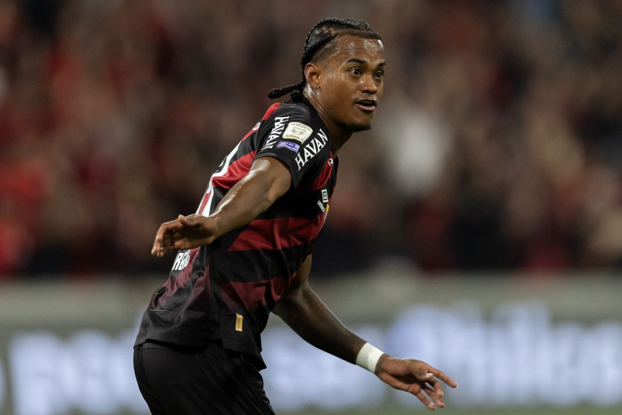 Kerwin Vargas comemorando gol contra o Bragantino