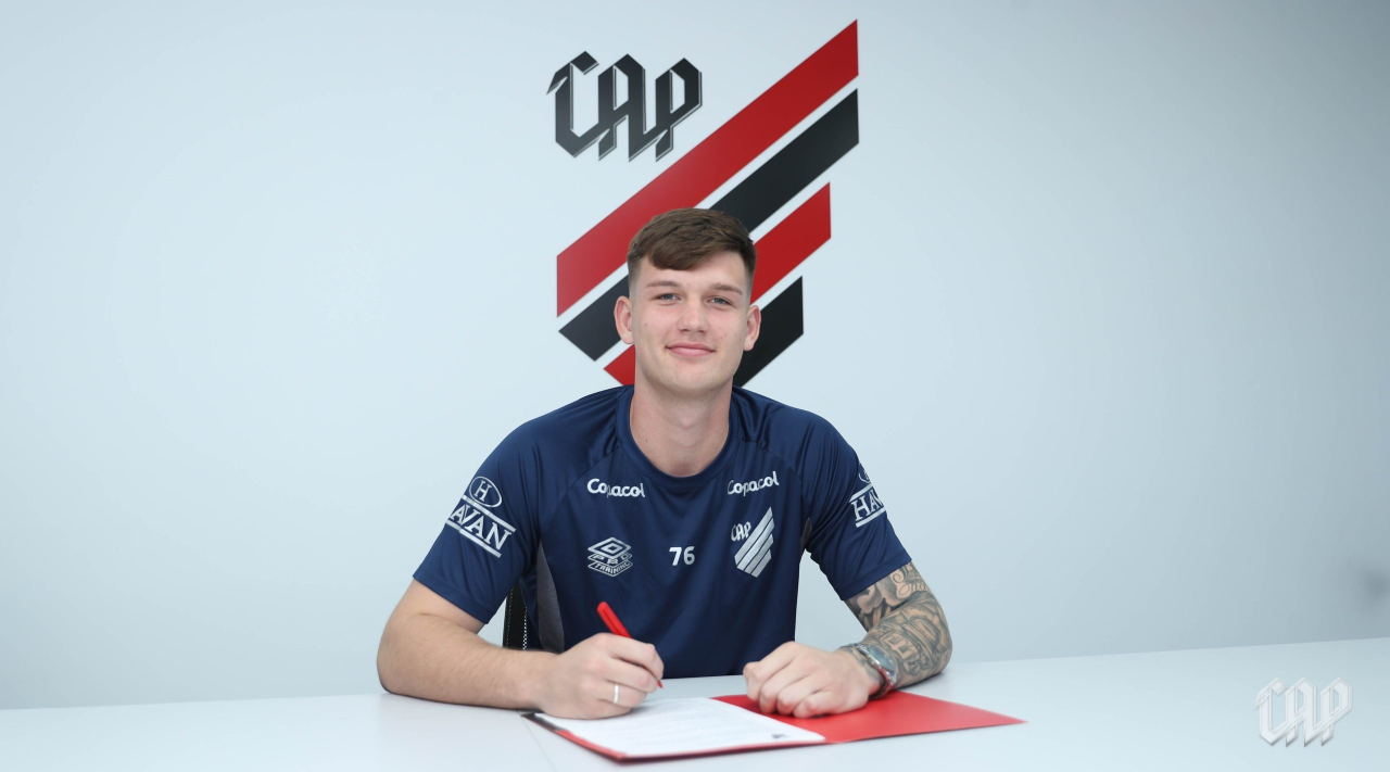 Maksym Voronov em atividade pelo Athletico