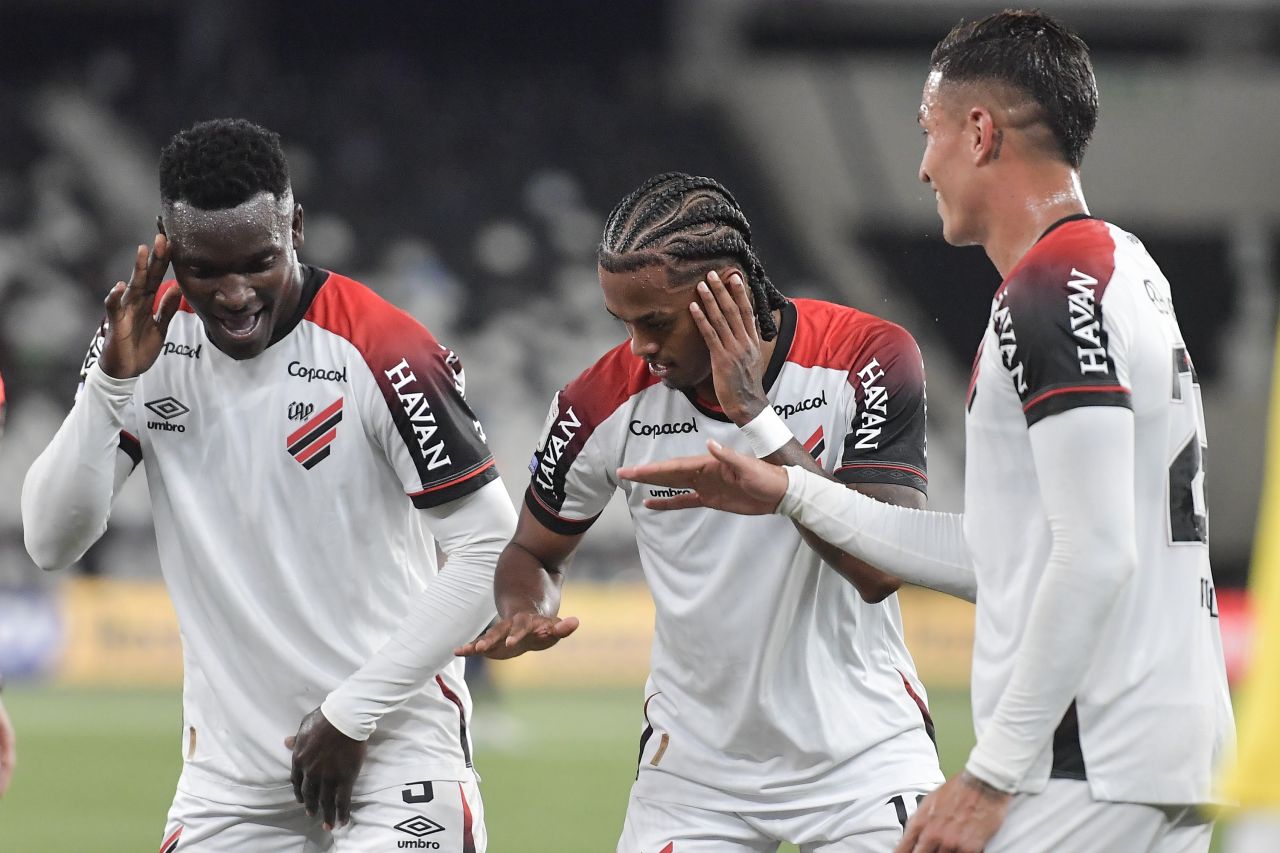 Viveros comemora gol contra o Botafogo