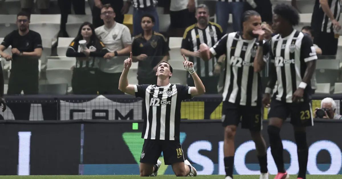 Jogadores do Atlético-MG comemoram gol no Mineirão