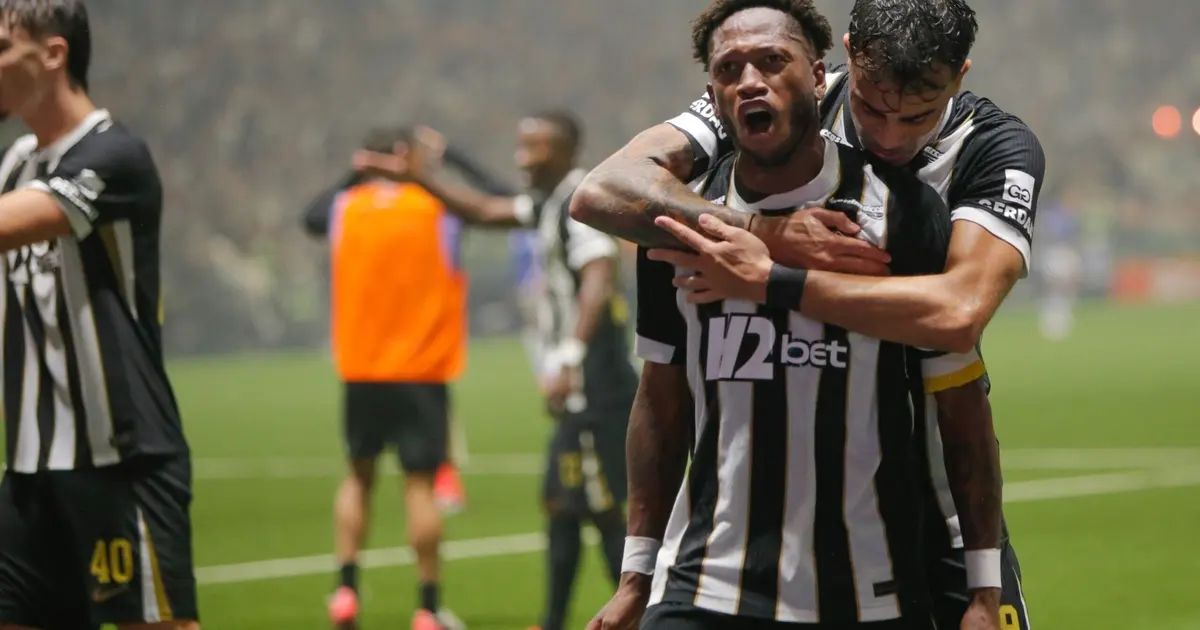 Fred comemora gol na Arena MRV