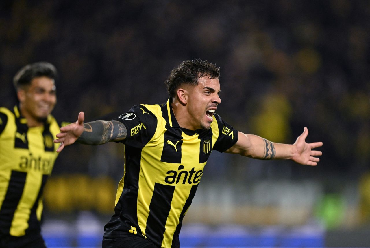 David Terans comemorando um gol