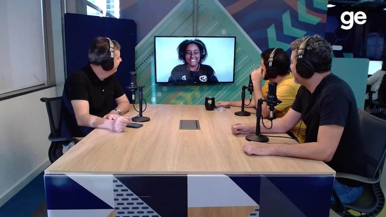 Jogadores do Atlético em treino com comissão técnica