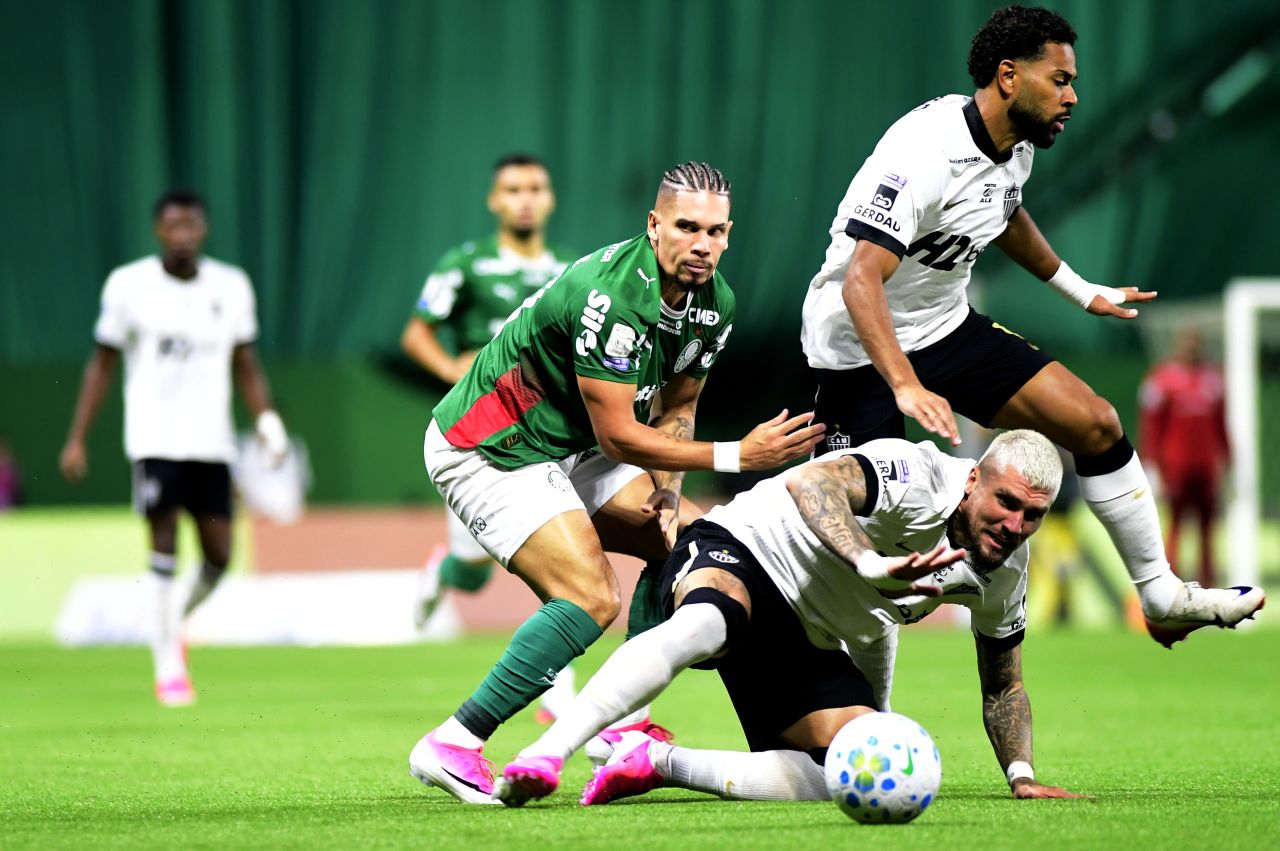 Jogadores do Atlético-MG comemoram gol contra o Palmeiras