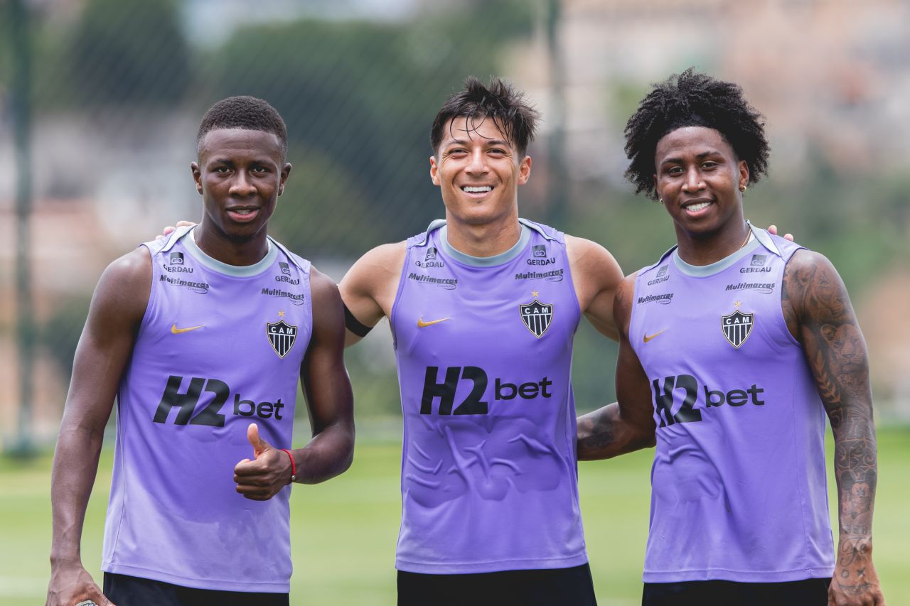 Thiago Borbas com camisa do Atlético-MG no campo
