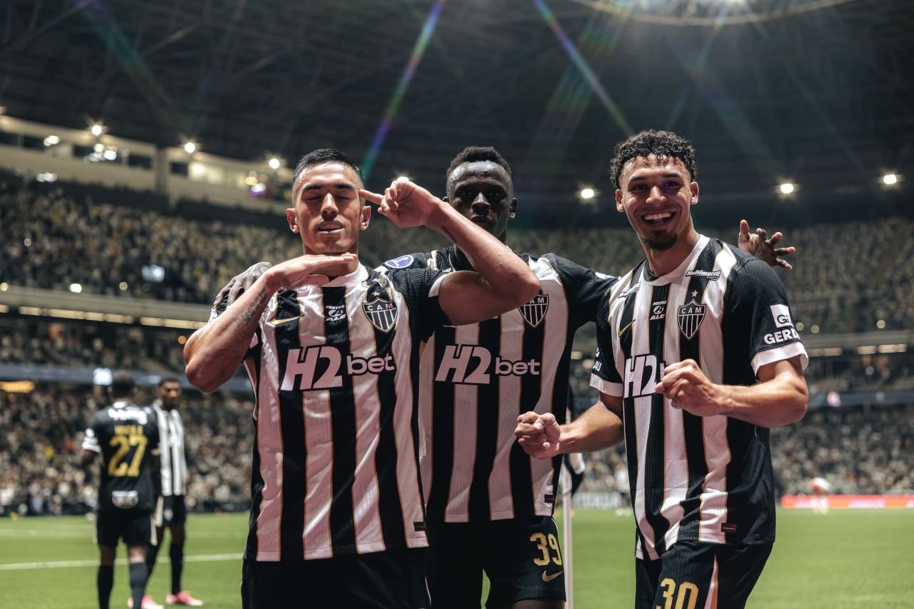 Jogadores do Atlético-MG comemorando vaga