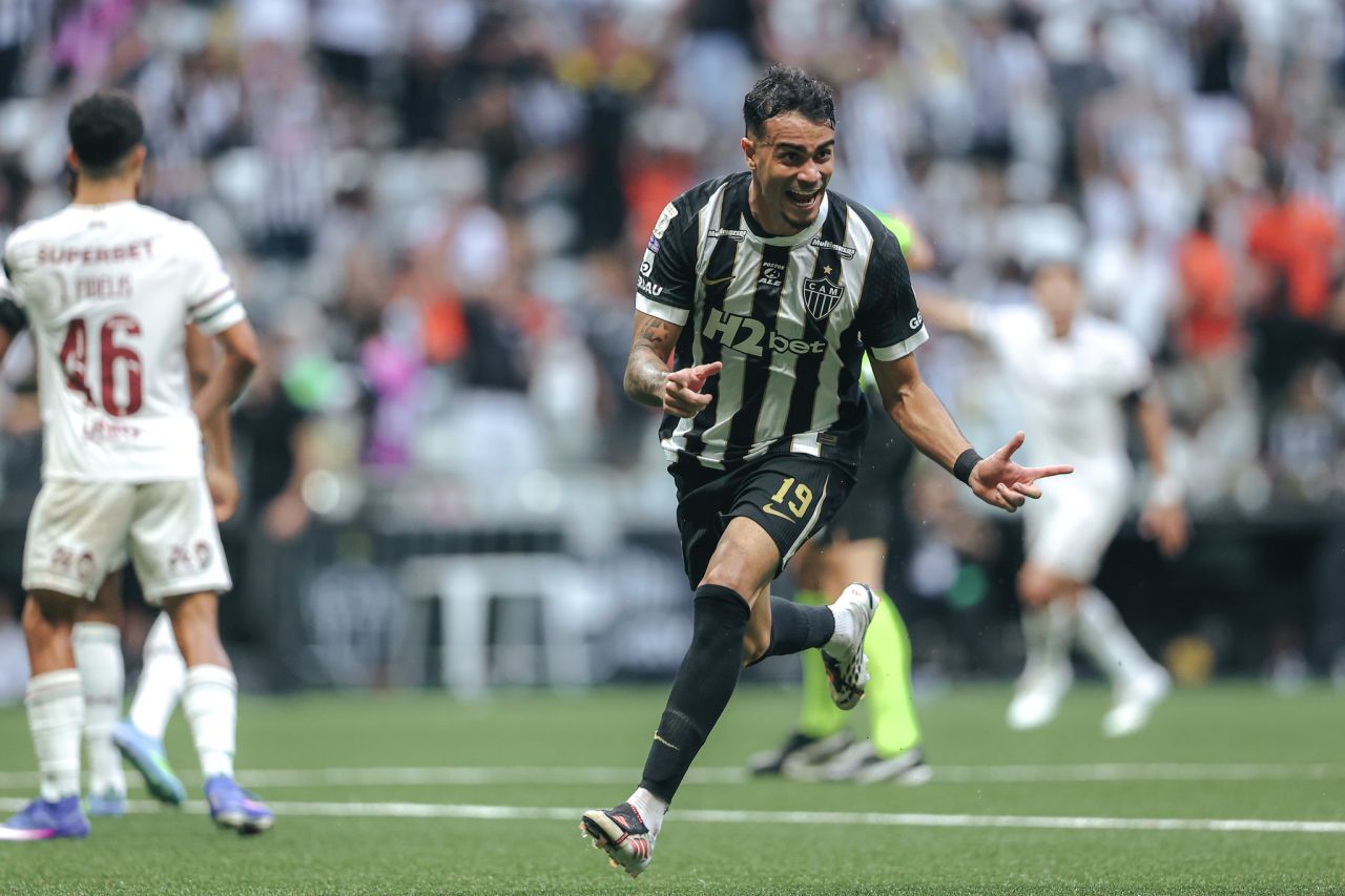 Reinier comemorando gol contra o Fluminense