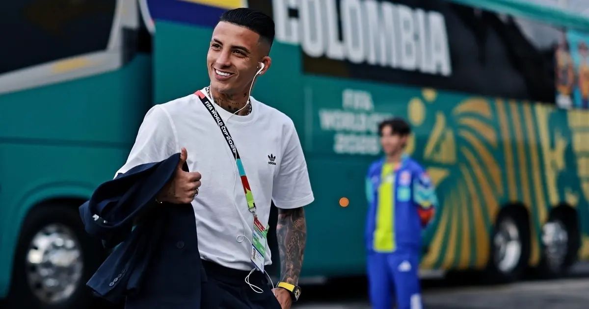 Kevin Castaño com a camisa do River Plate