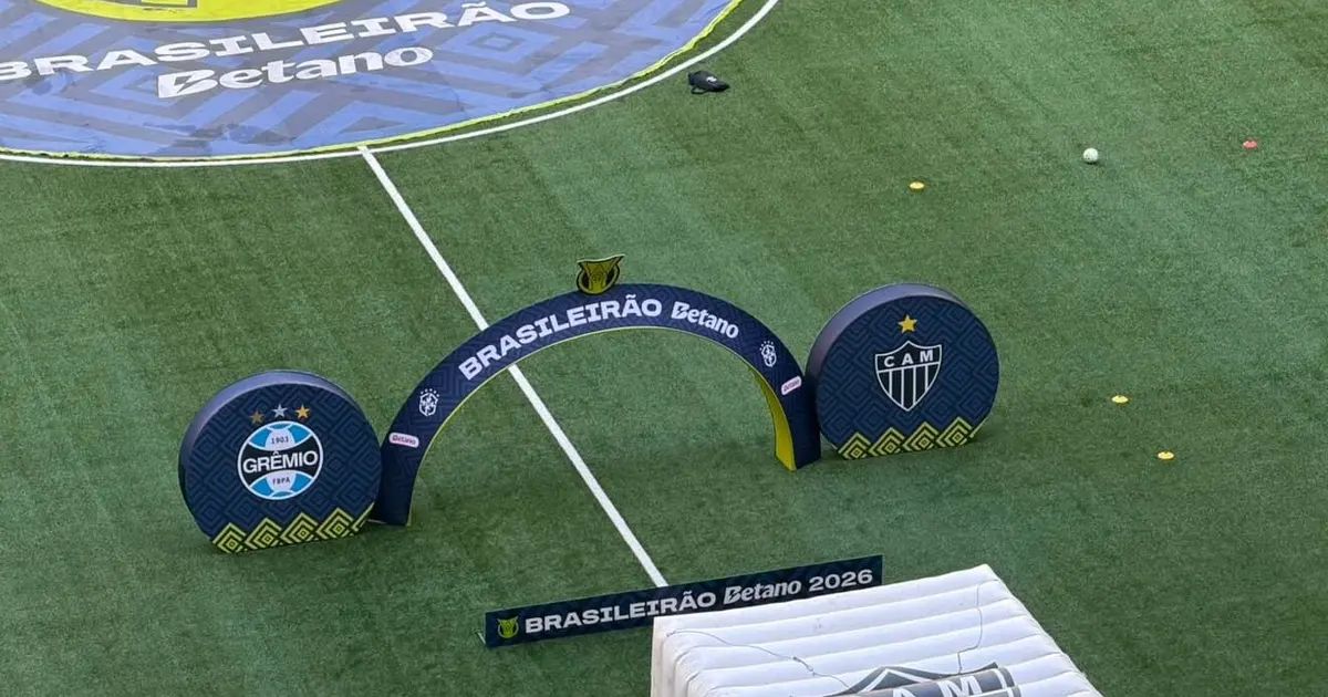 Jogadores do Atlético em aquecimento na Arena MRV