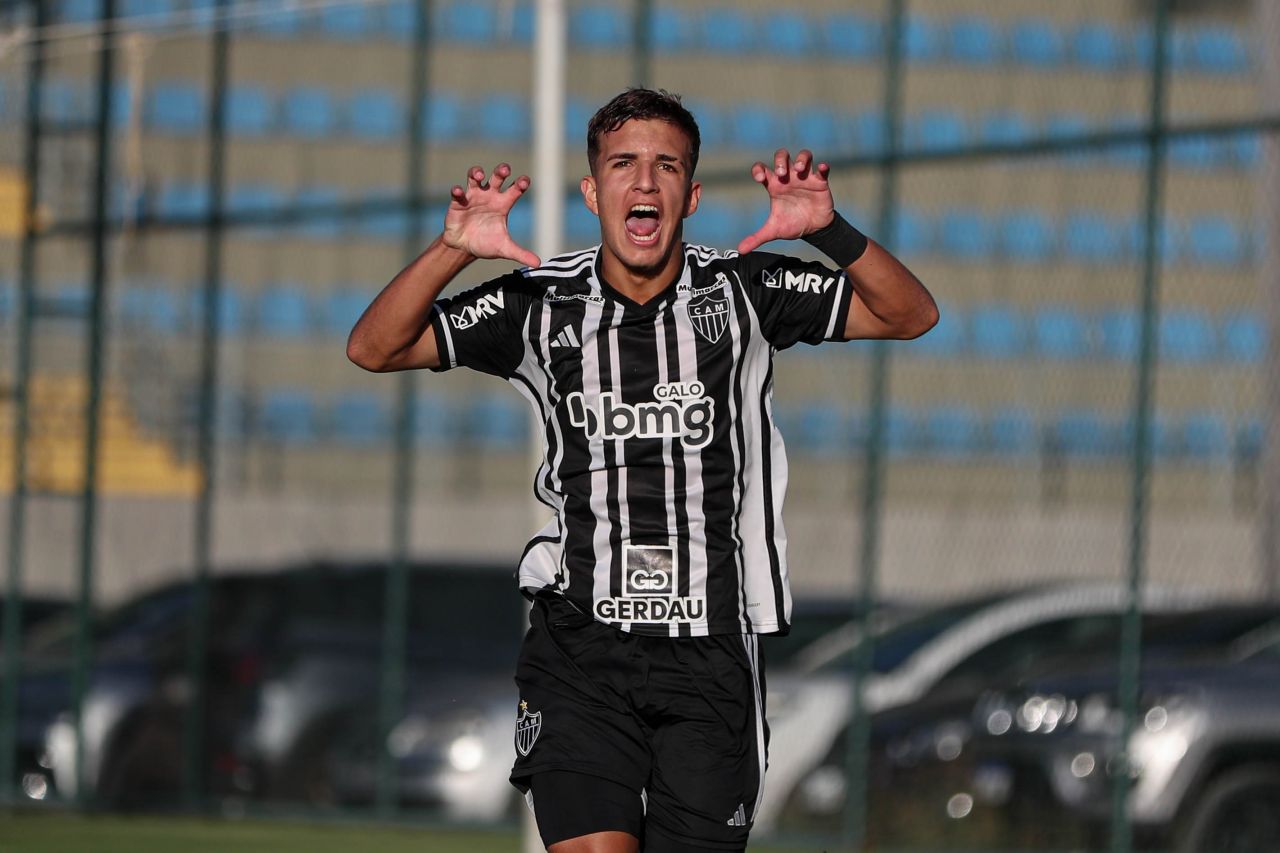 Mateus Iseppe em treino do Atlético-MG