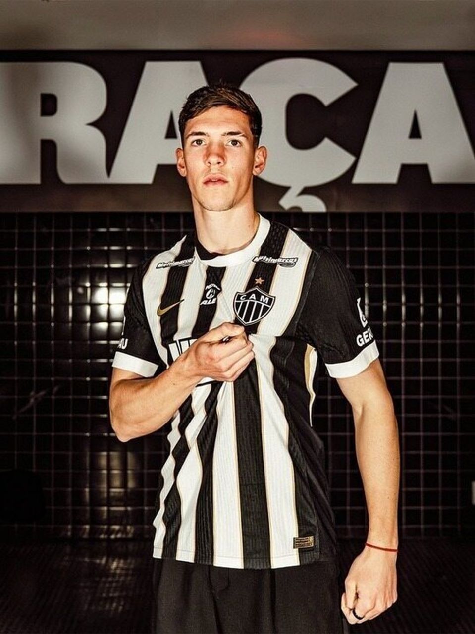Thiago Borbas com a camisa do Atlético-MG