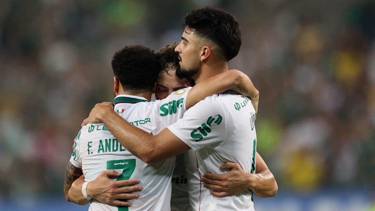 Jogadores do Atlético-MG em ação durante partida