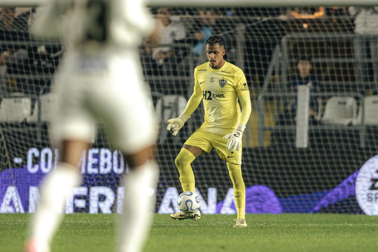 Gabriel Delfim em defesa pelo Atlético-MG