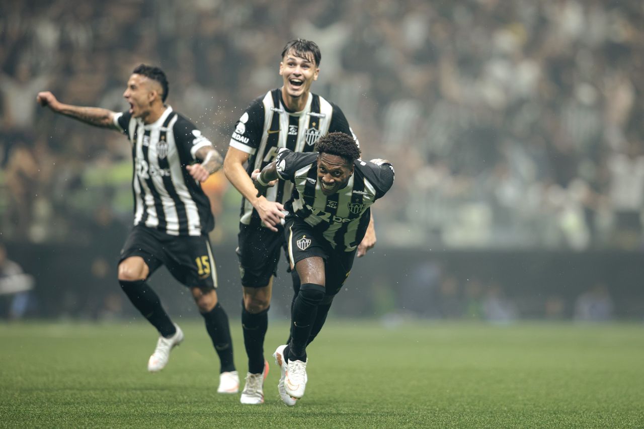 Jogadores do Atlético-MG comemorando gol