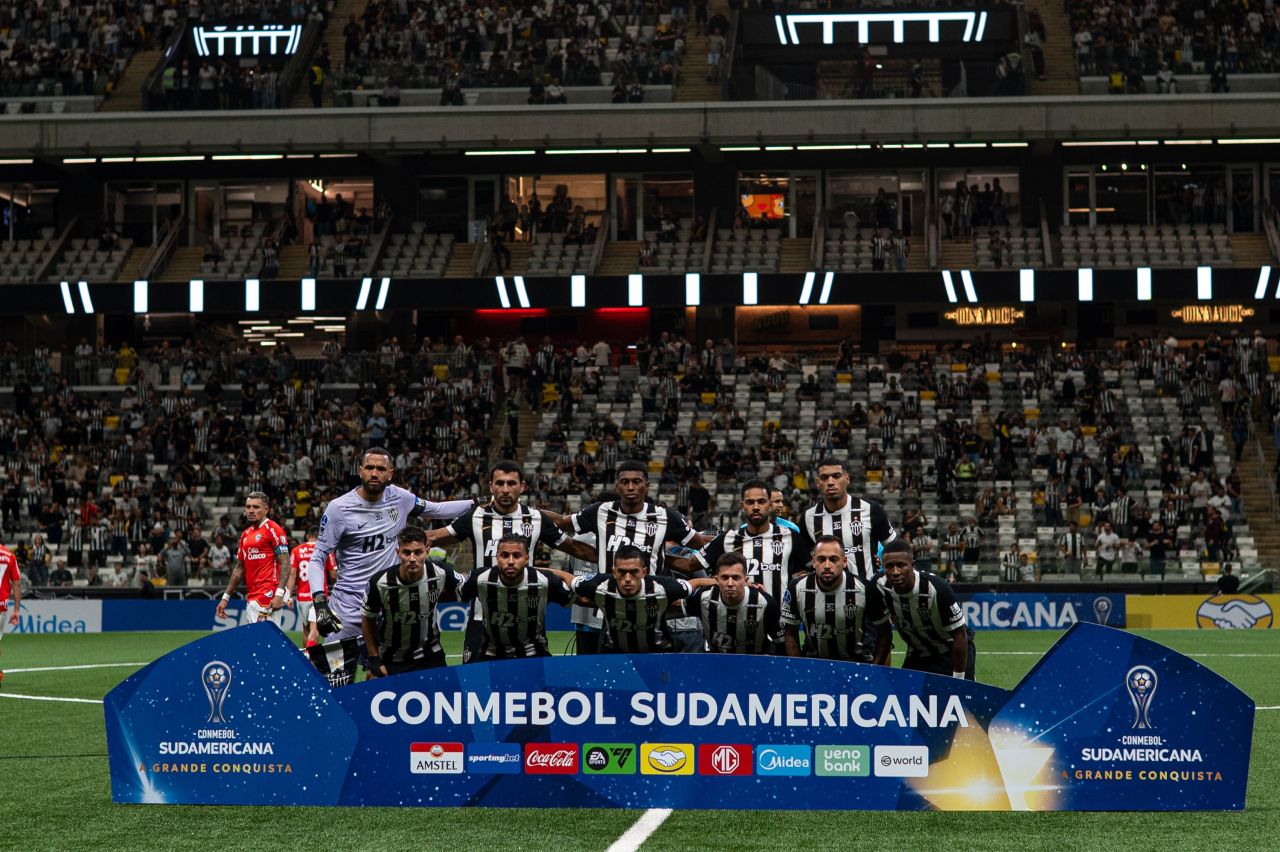Jogadores do Atlético-MG comemoram gol na Arena MRV