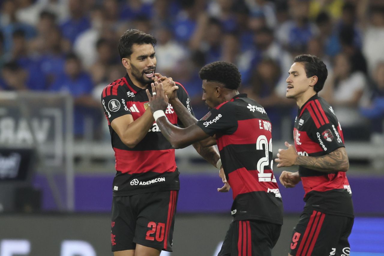 Jogador do Atlético-MG comemorando gol em partida recente