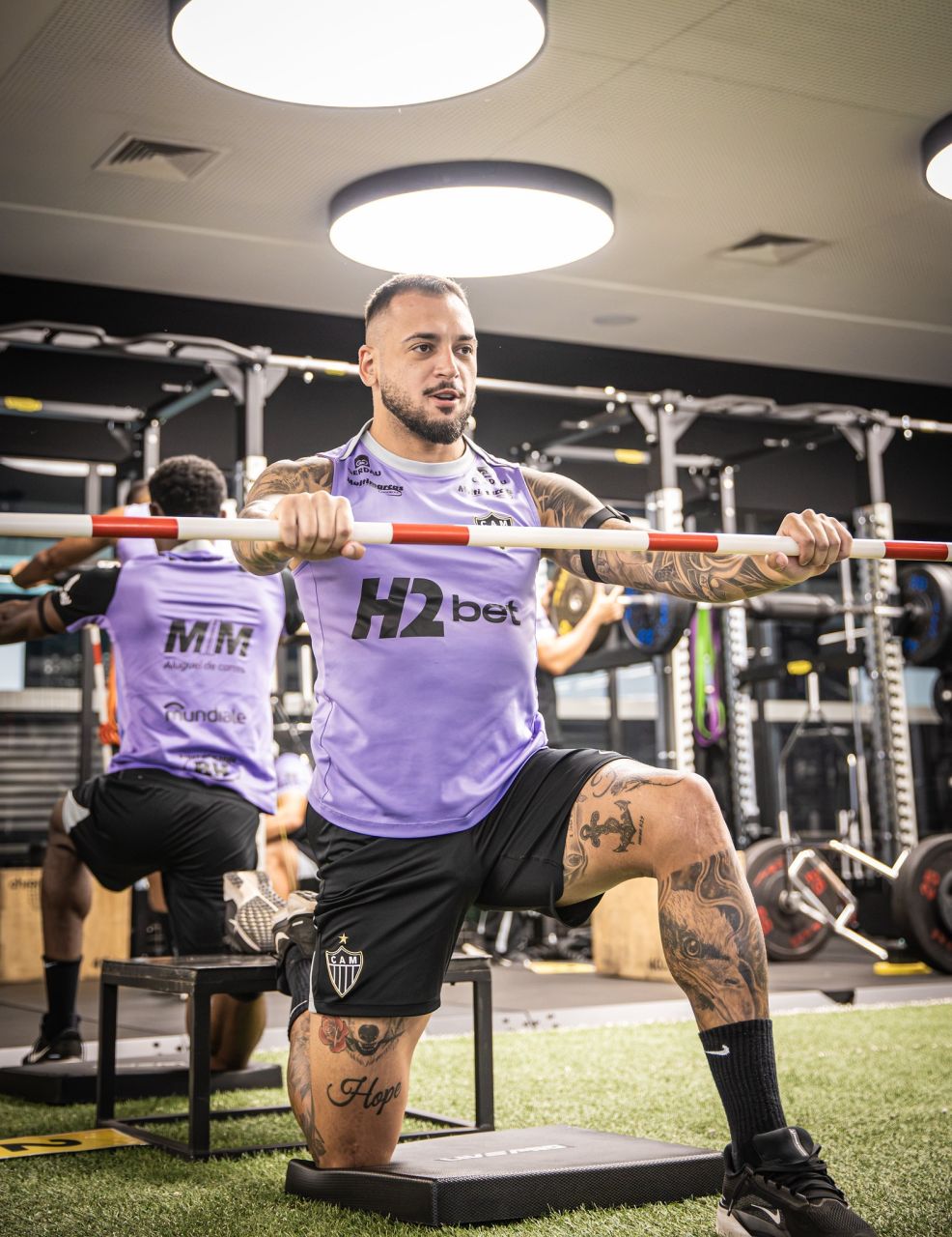 Maycon em treino na Cidade do Galo