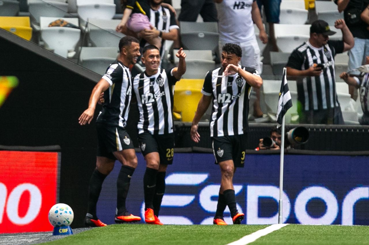 Jogadores do Atlético comemoram gol