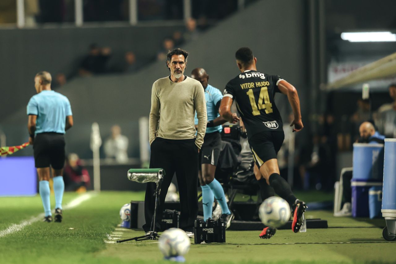 Eduardo Domínguez em coletiva após jogo