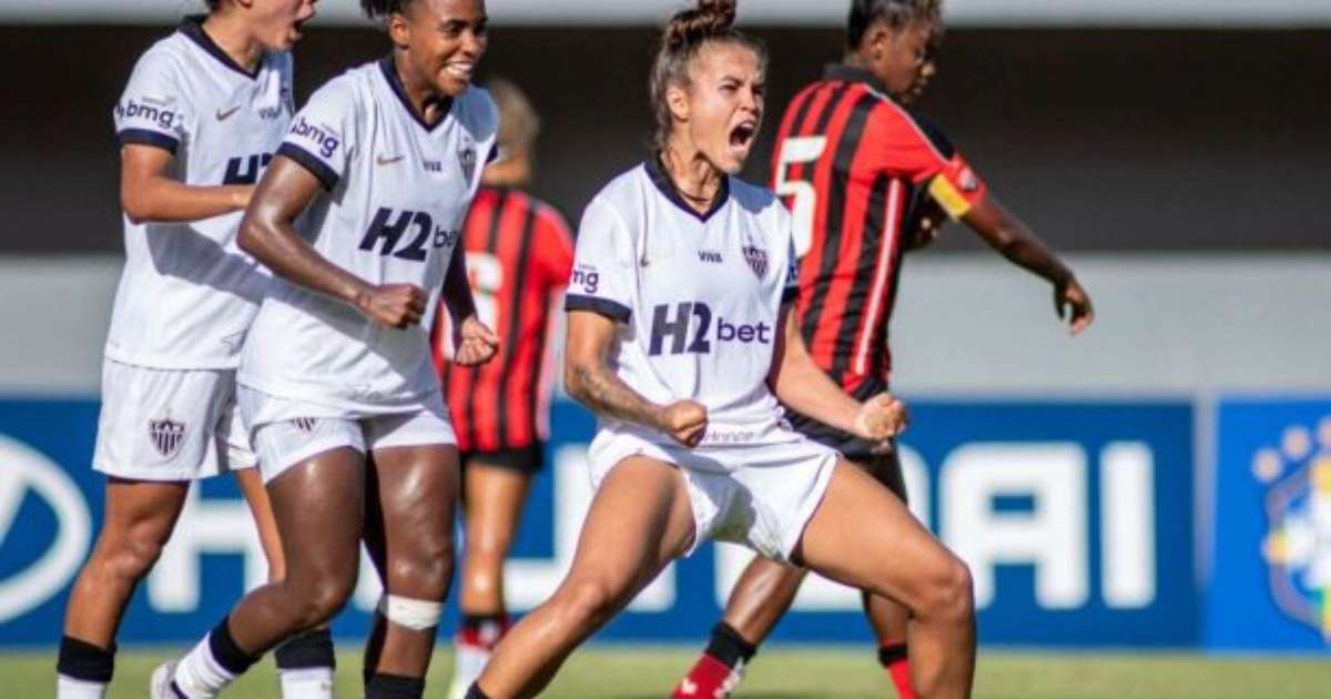 Jogadoras do Atlético comemorando gol na Arena Pituacu