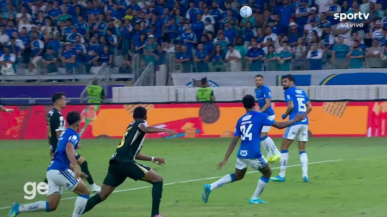 Jogadores do Atlético comemorando gol no Mineirão