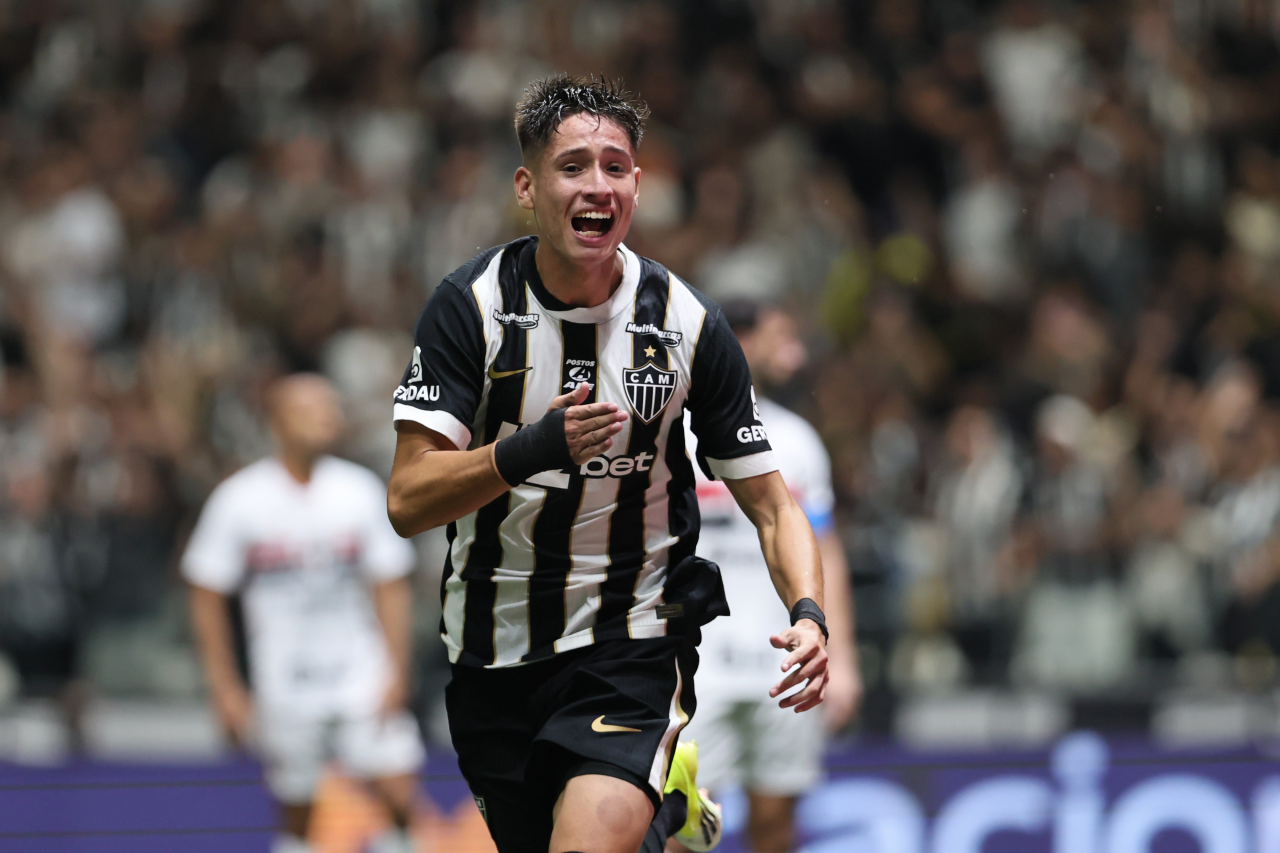 Iván Román comemorando gol pelo Atlético