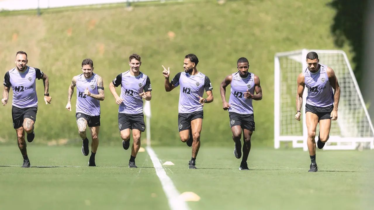 Jogadores do Atlético em treino na Cidade do Galo