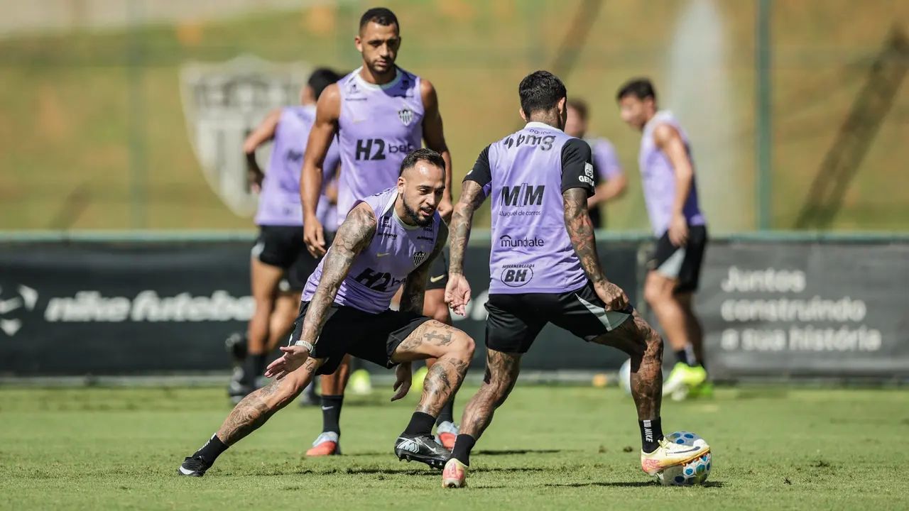 Jogadores do Atlético em treino na Cidade do Galo