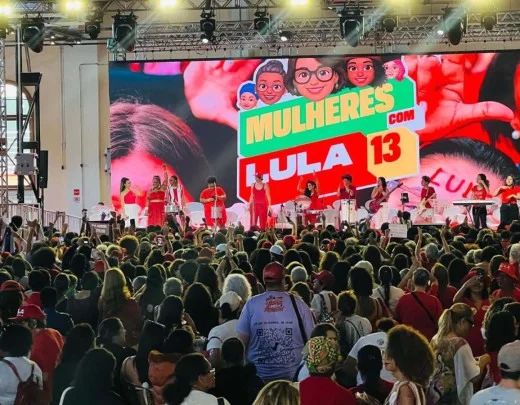 Palco do evento Mulheres com Lula na Serraria Souza Pinto, Belo Horizonte