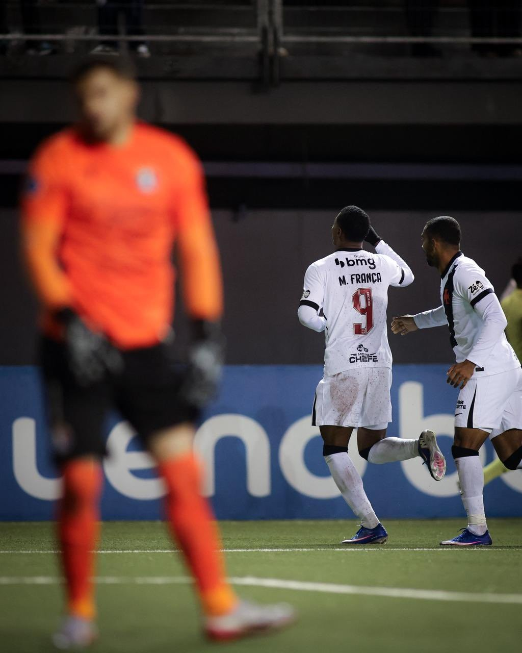 Matheus França comemora gol pelo Vasco