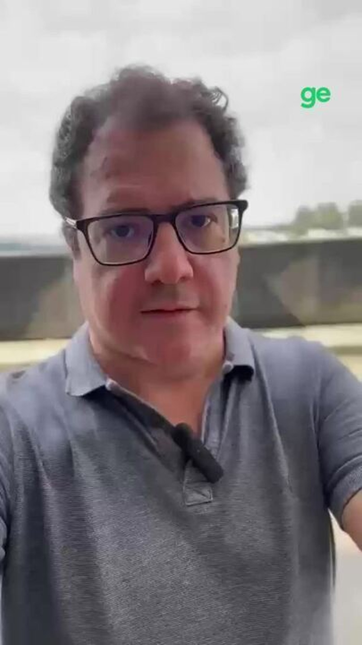 Allan McNish no paddock da F1