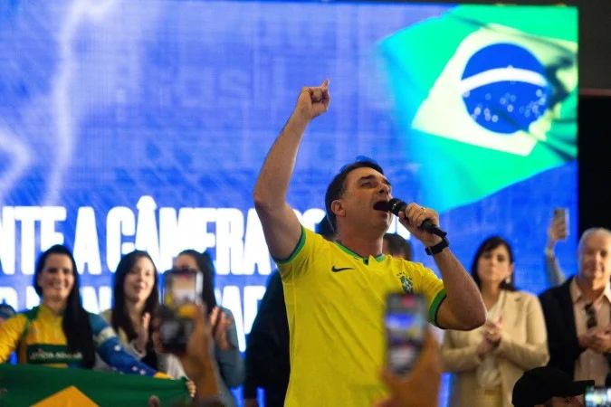 Flávio Bolsonaro em evento político