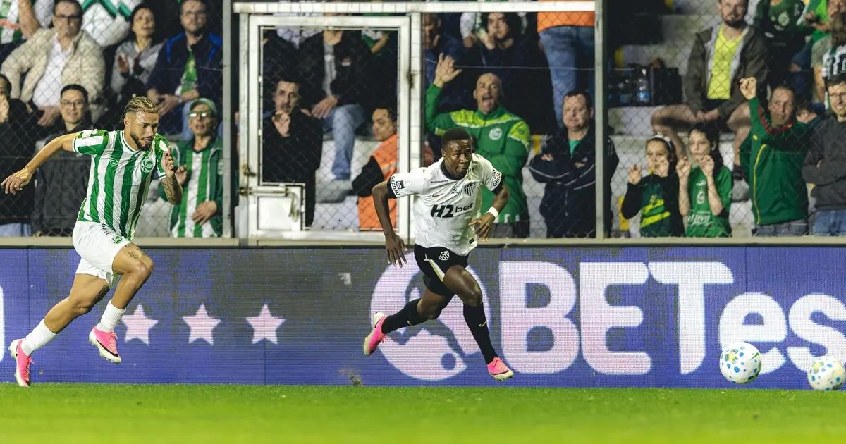Alan Minda comemora gol no Alfredo Jaconi