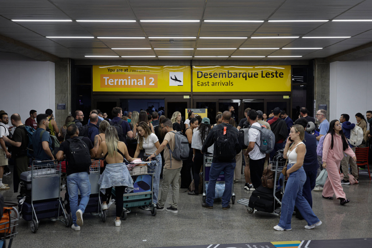 Aeronave da Latam em aproximação para pouso em aeroporto