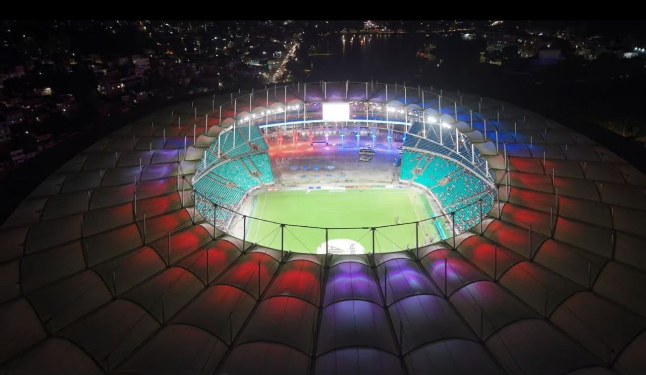 Arena Fonte Nova iluminada antes de partida entre Bahia e São Paulo