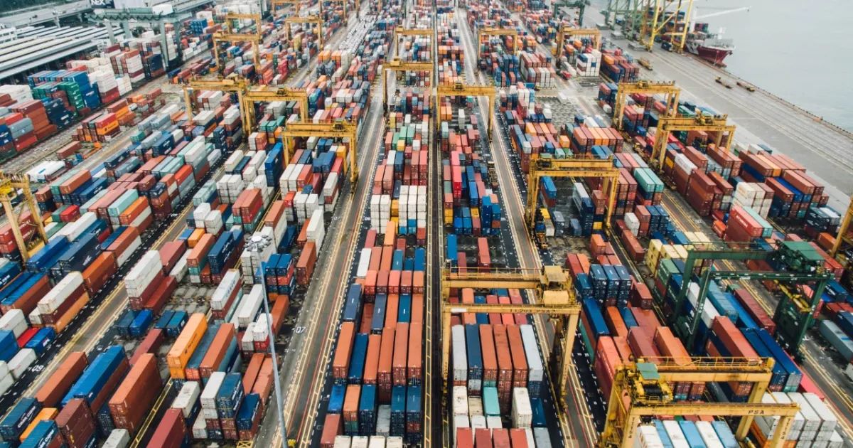Painel com números da balança comercial brasileira
