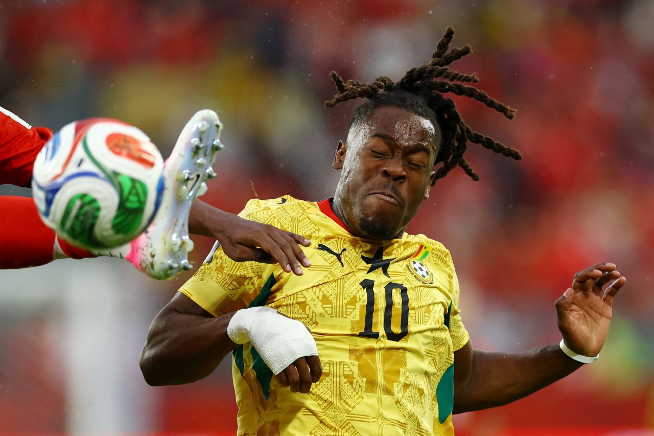 Jogadores de Gana comemoram gol nos acréscimos
