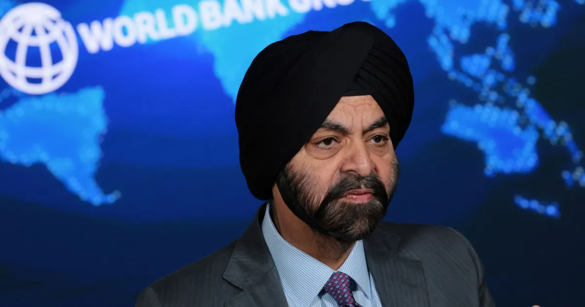 Ajay Banga no microfone em conferência