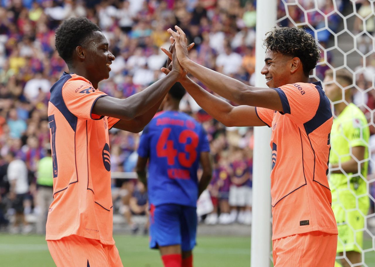 Jogadores do Barcelona comemoram gol contra o Basel