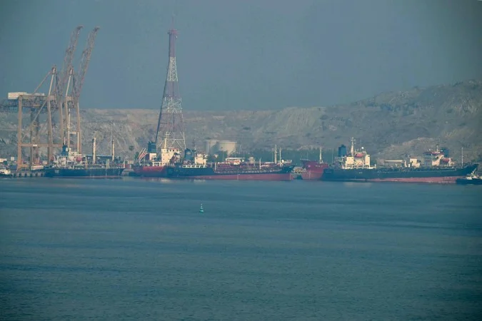 Lanchas rápidas no Estreito de Ormuz