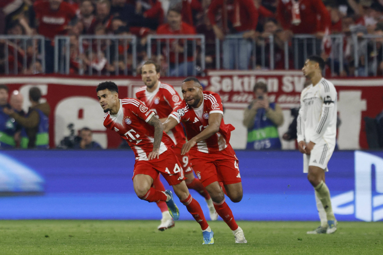 Comemoração do Bayern após o gol que garantiu a classificação