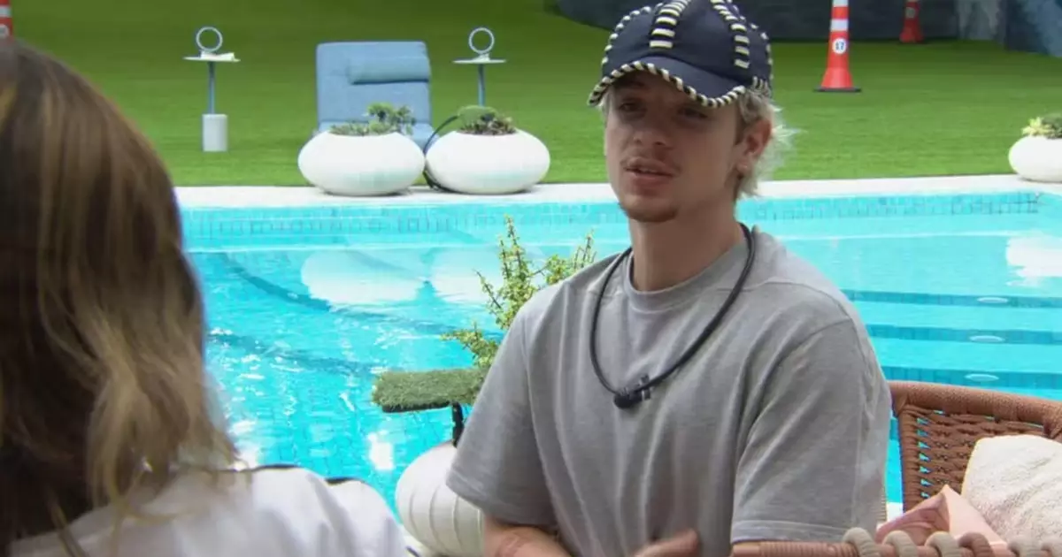 Ana Paula Renault e Juliano Floss conversam no quarto do BBB 26 durante a madrugada