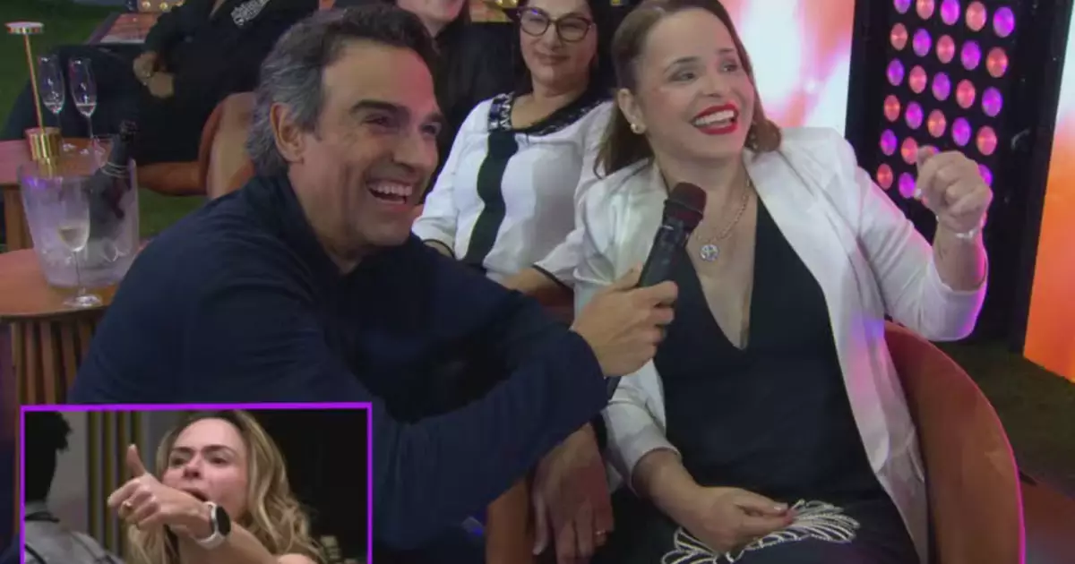 Mariana, mãe de Juliano, e Ana Paula no palco da final do BBB 26