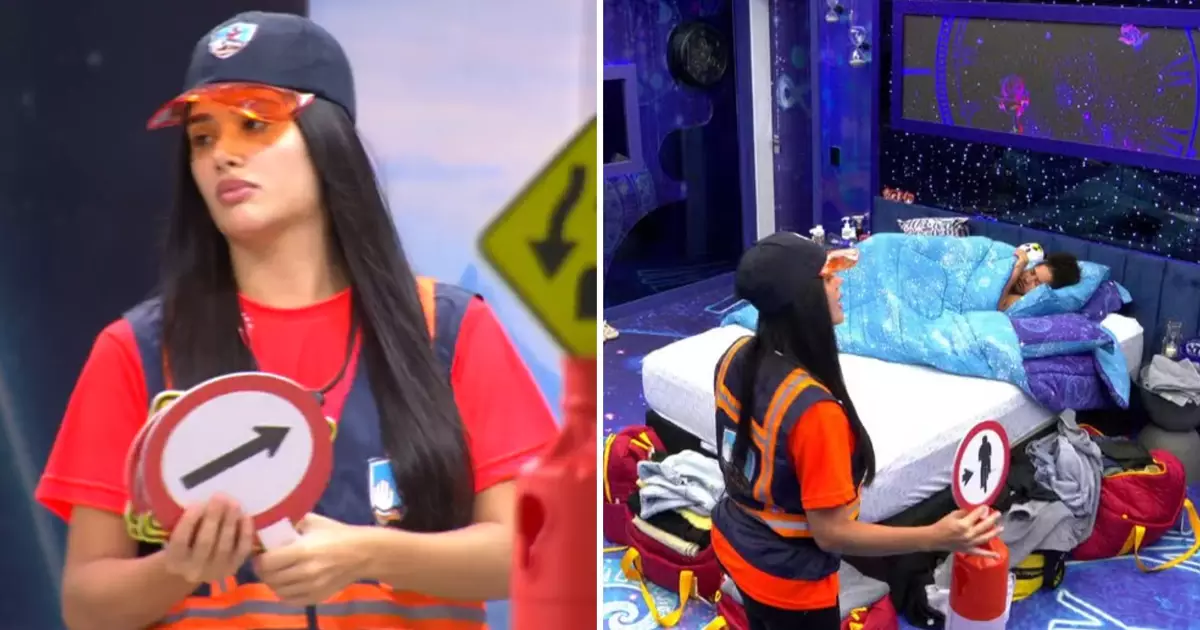 Jordana com placas de trânsito no gramado da casa