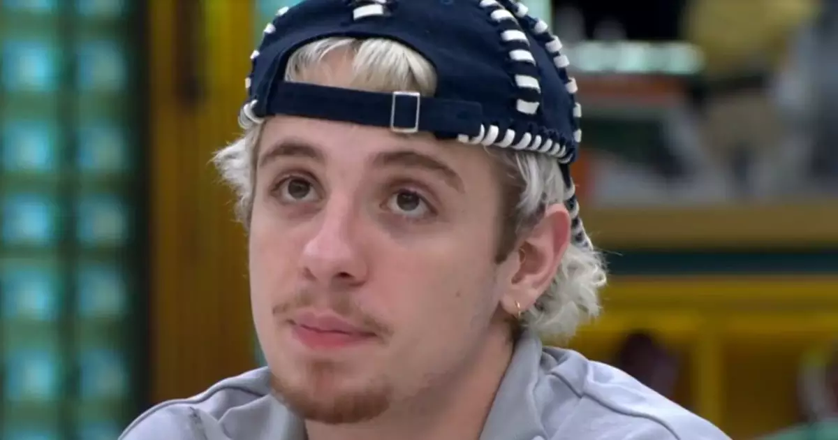 Juliano Floss conversando com aliados no BBB26